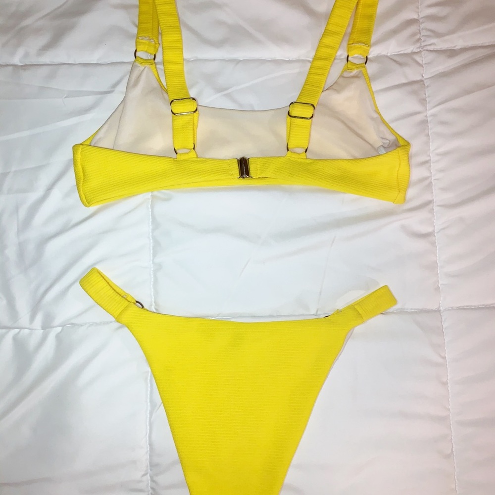 Bikini - Picture 2 of 2